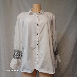 NY Collection Size 2X White Oversized Button Down Shirt